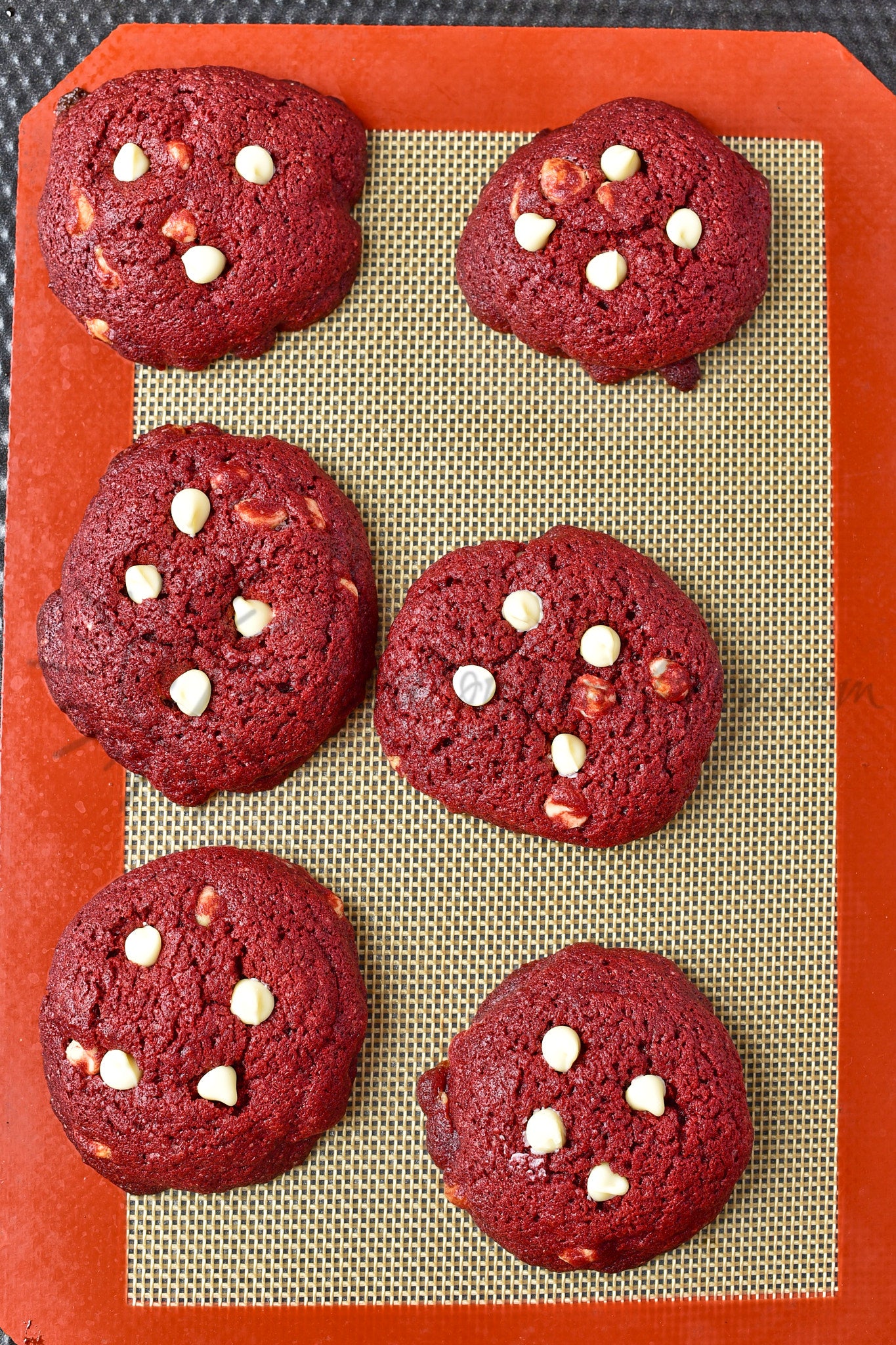 Red Velvet White Chocolate Cookies - Set 5 of 5