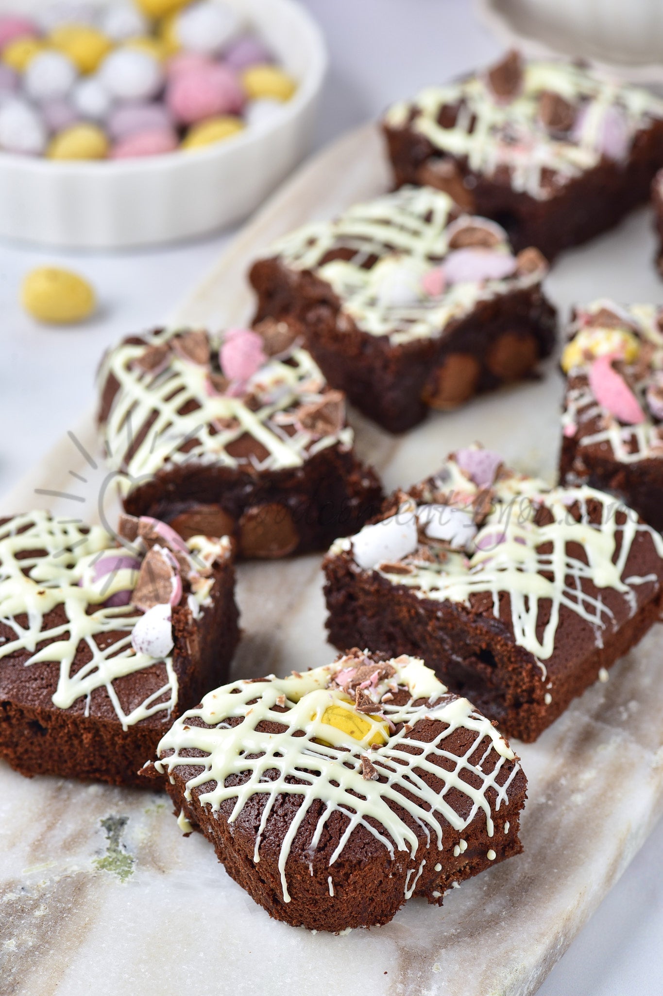 Mini Eggs brownies - Set 3 of 5