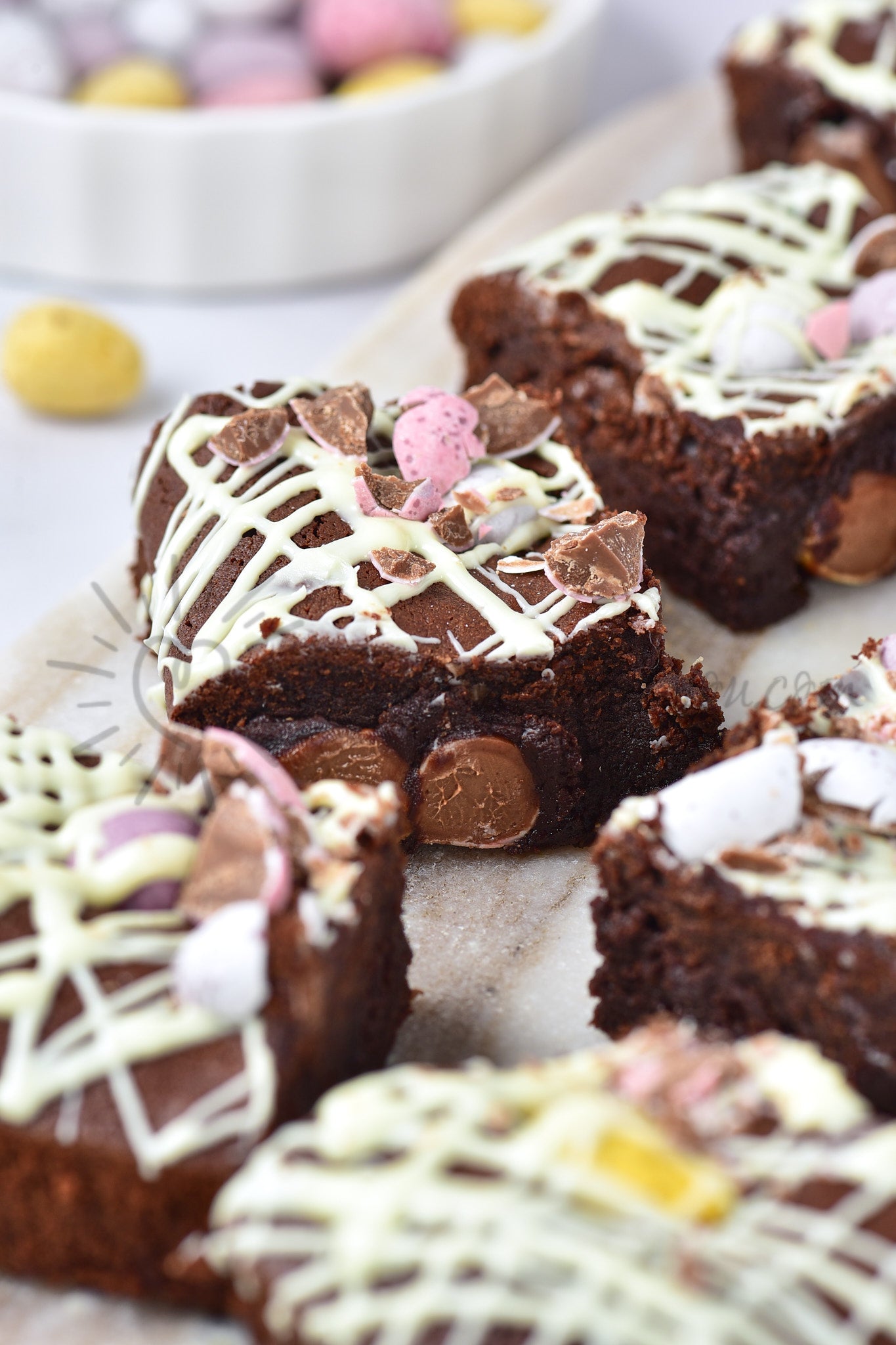 Mini Eggs brownies - Set 3 of 5