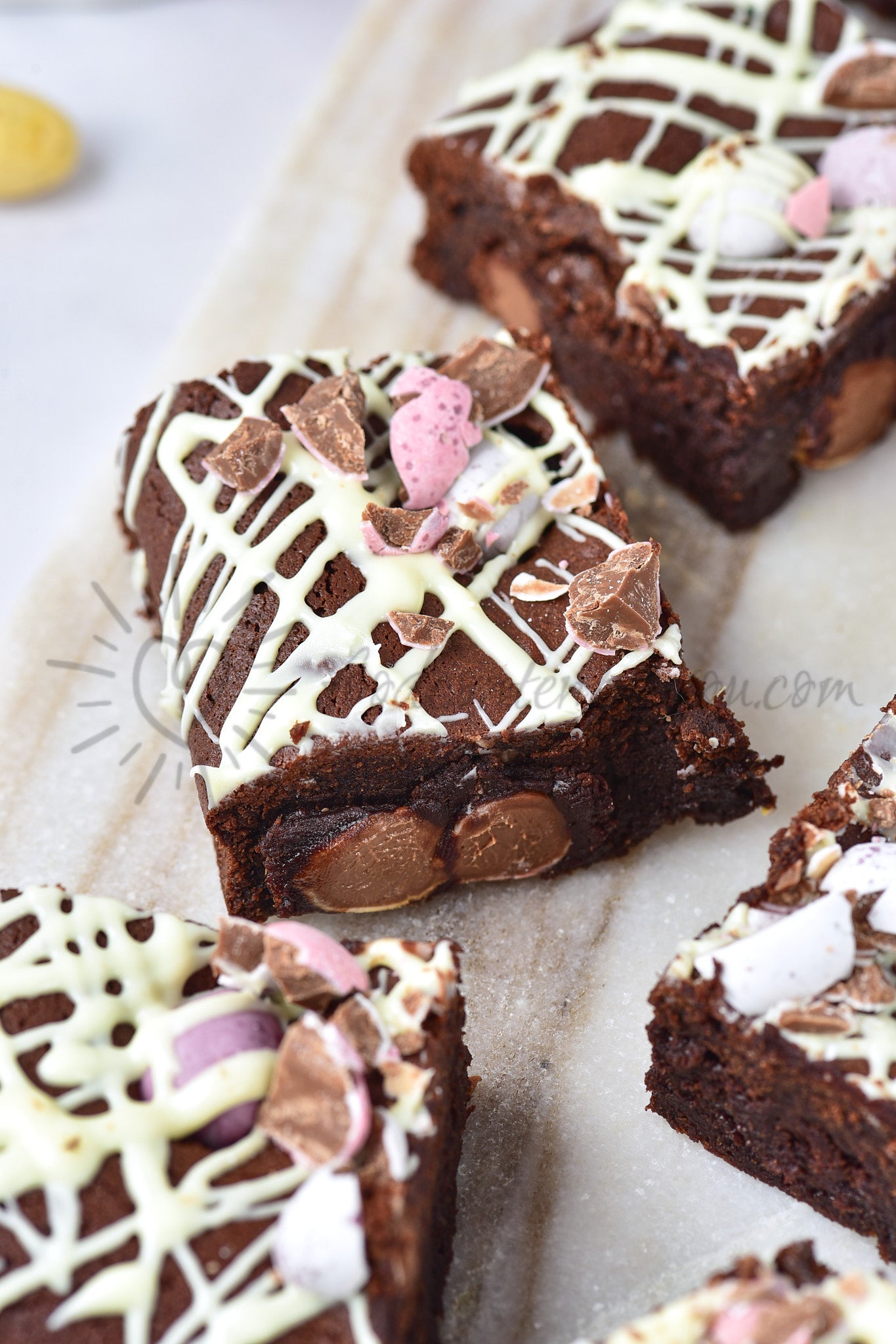 Mini Eggs brownies - Set 3 of 5