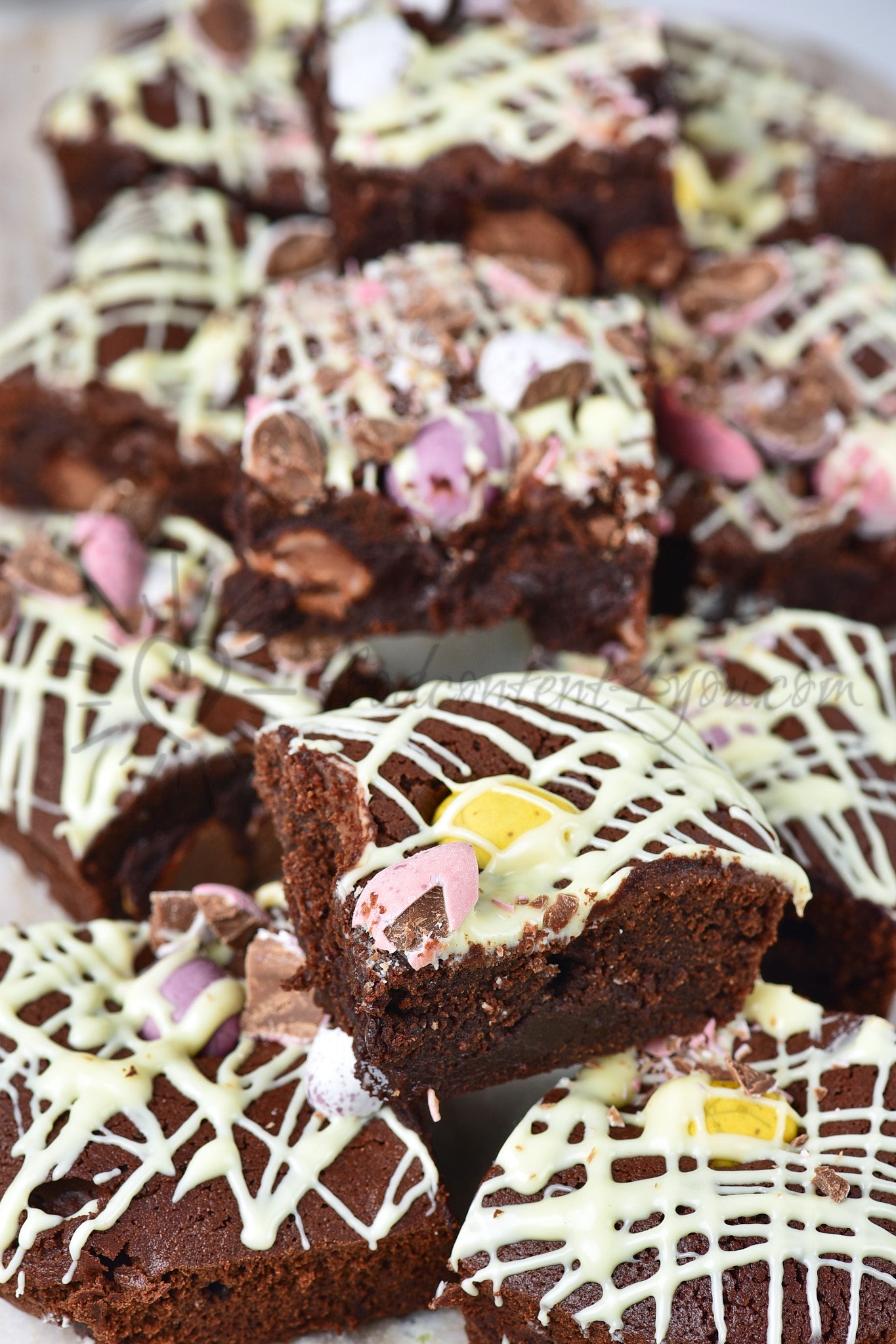 Mini Eggs brownies - Set 3 of 5
