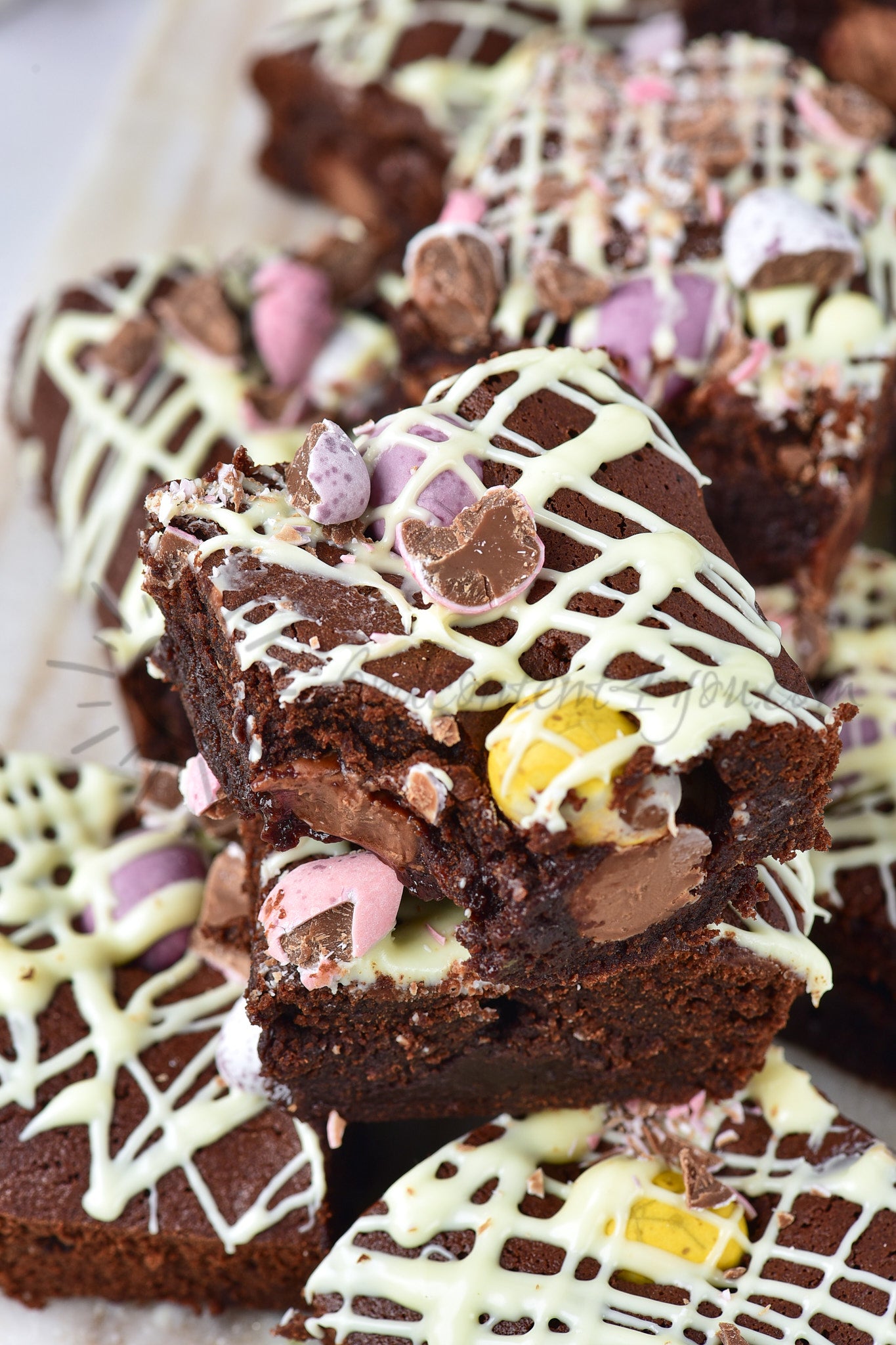 Mini Eggs brownies - Set 3 of 5