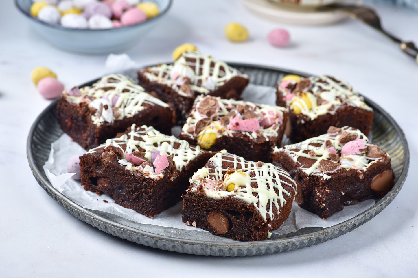 Mini Eggs brownies - Set 4 of 5