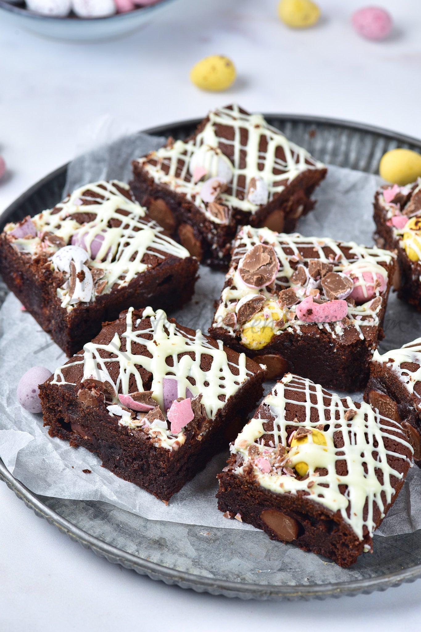 Mini Eggs brownies - Set 4 of 5