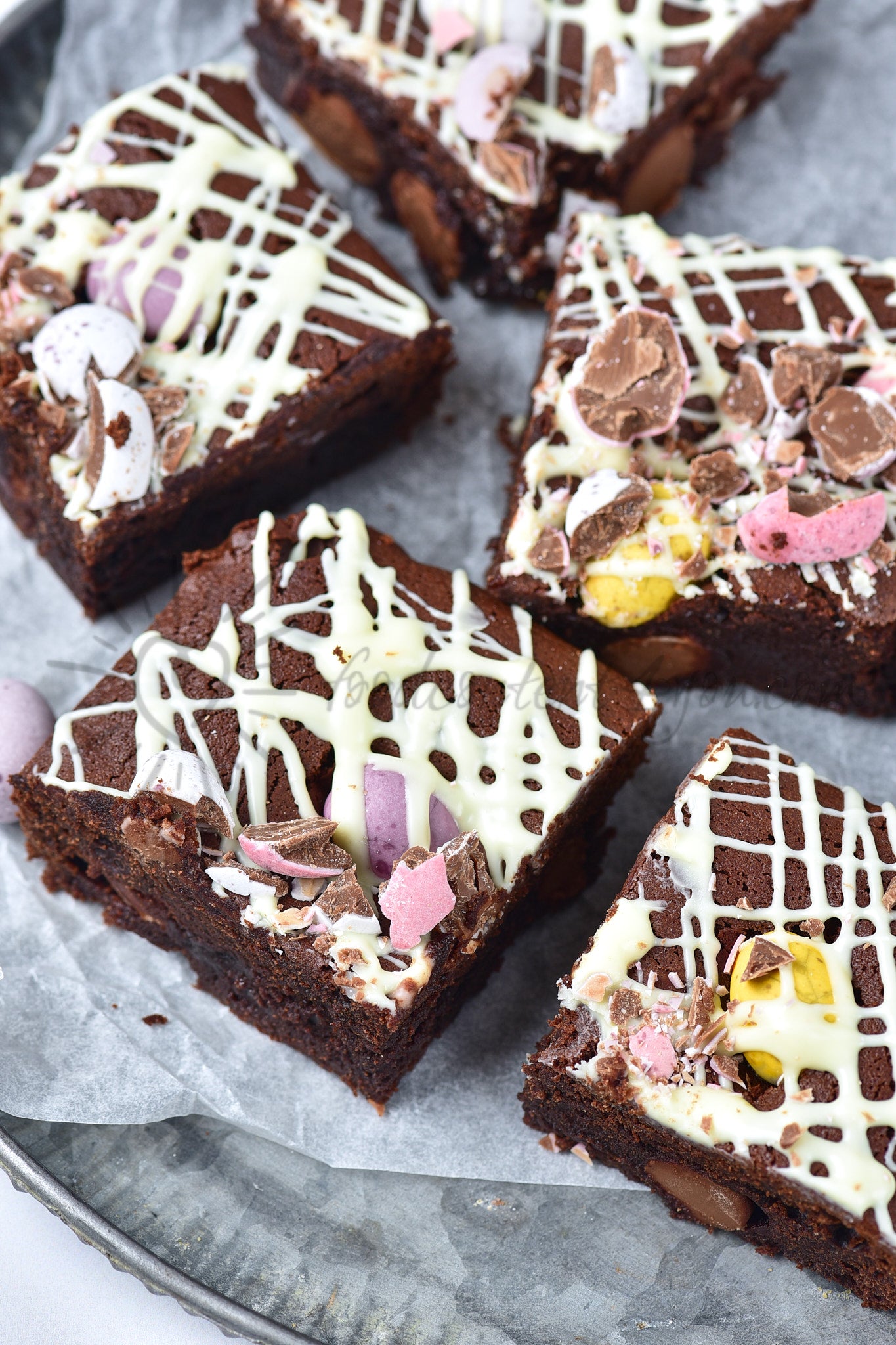 Mini Eggs brownies - Set 4 of 5