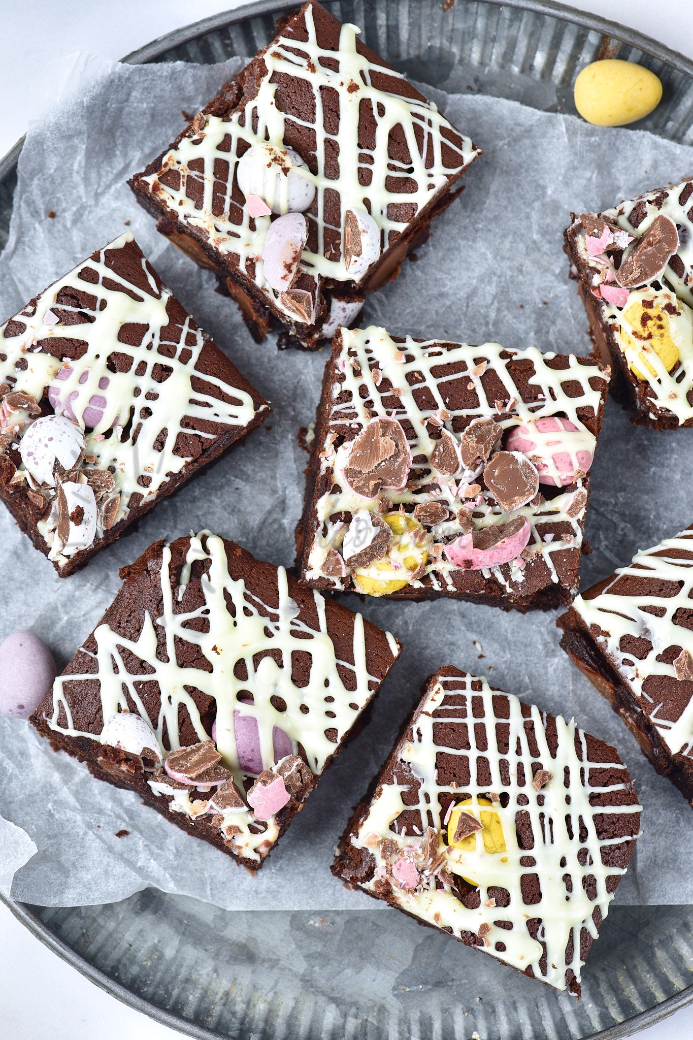Mini Eggs brownies - Set 4 of 5