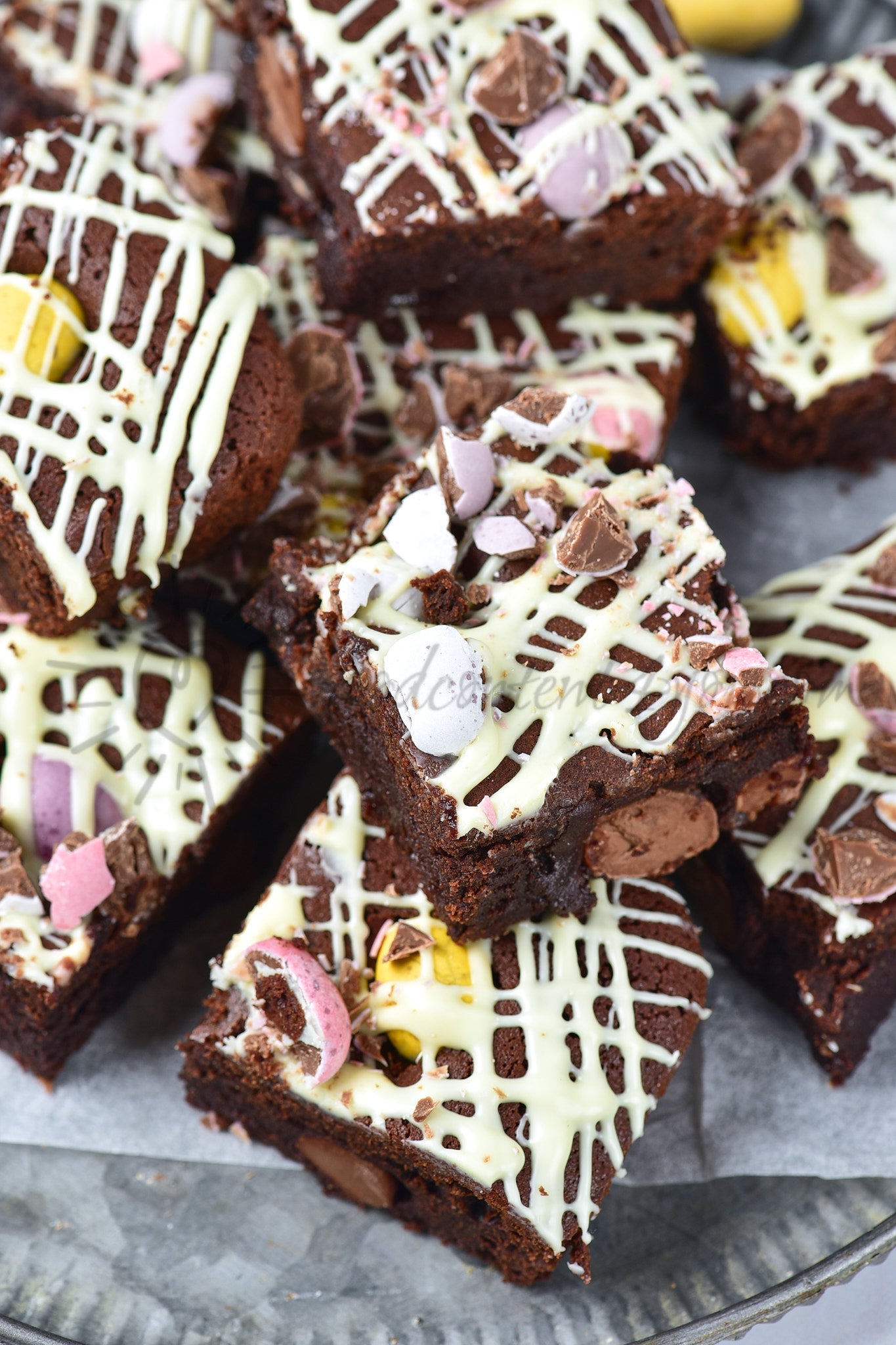Mini Eggs brownies - Set 4 of 5