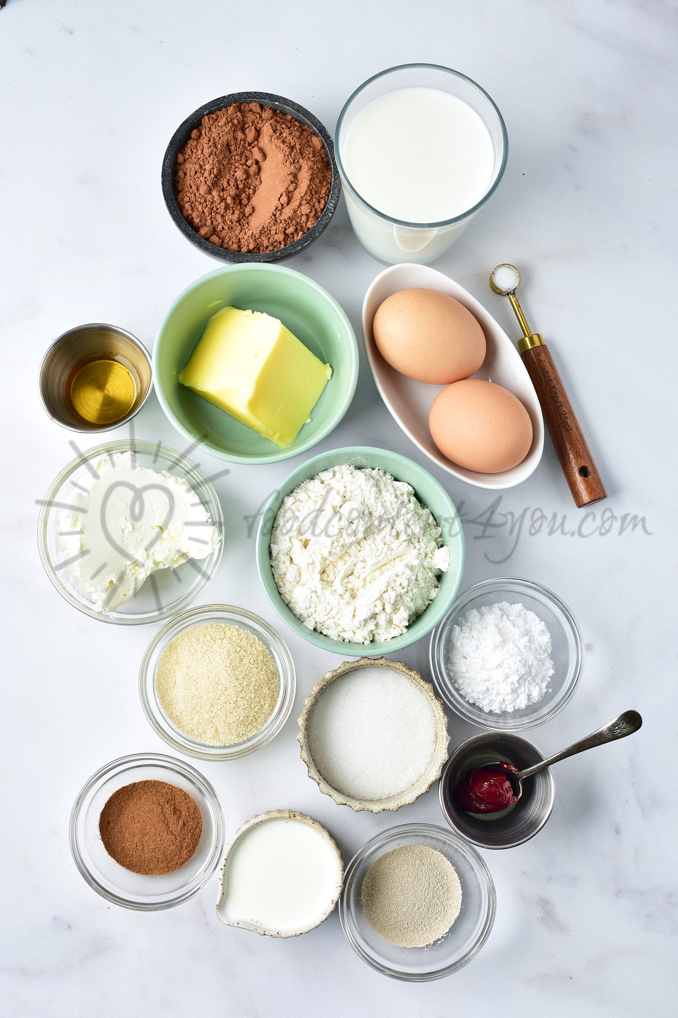 Red Velvet Cinnamon Rolls - Set 5 of 5