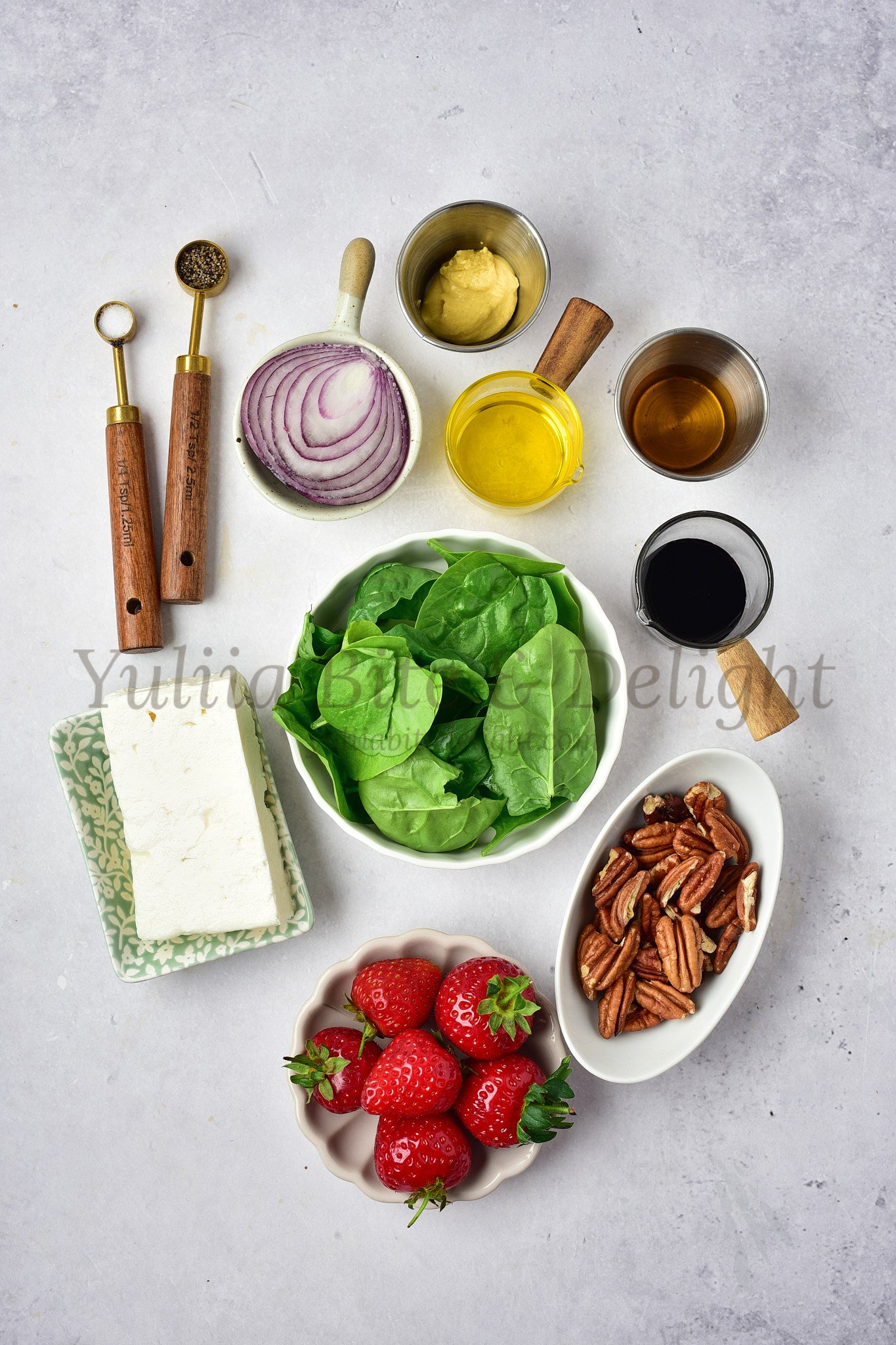 Strawberry Spinach Salad - Set 4 of 5