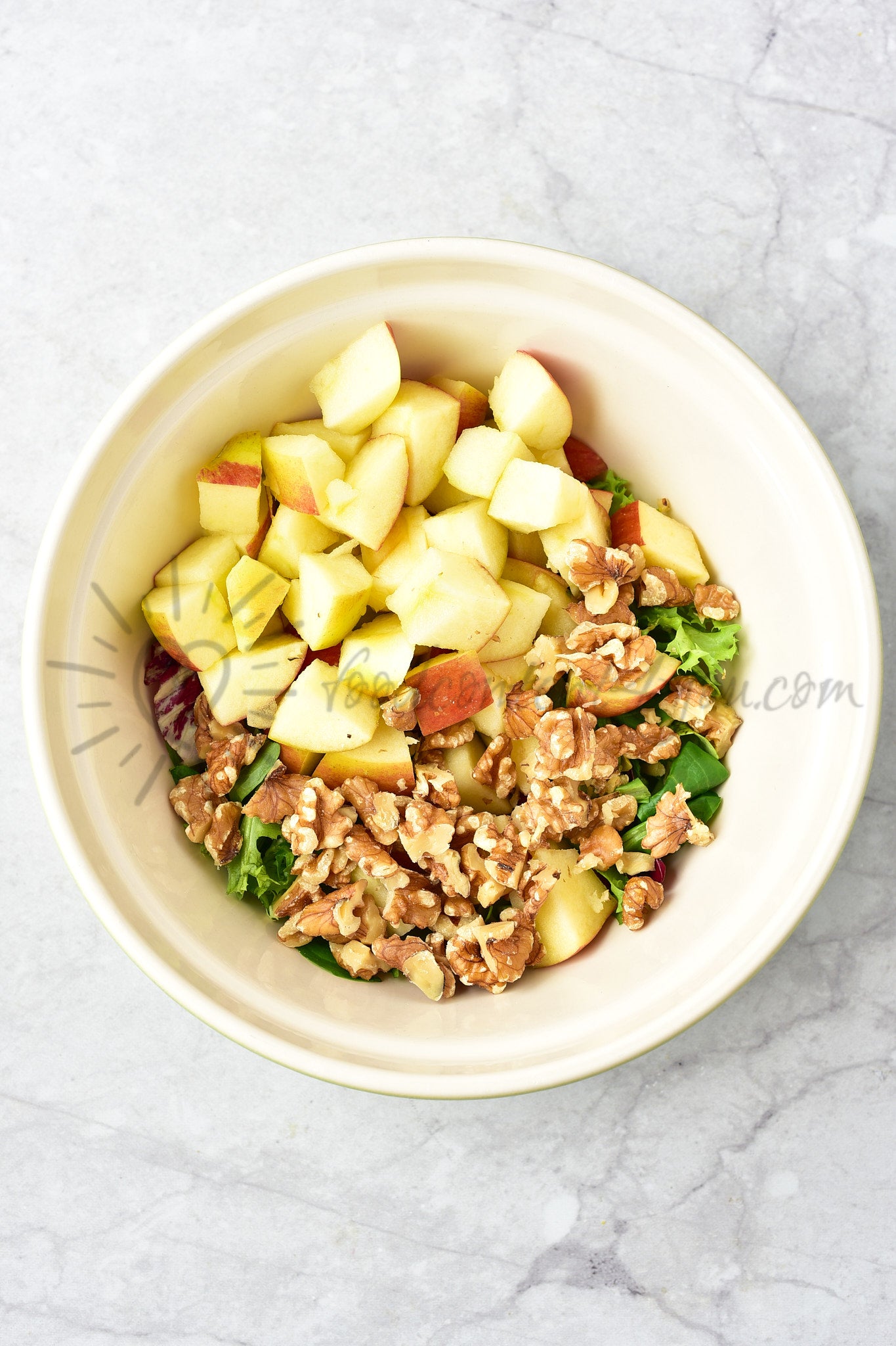 Apple, walnut and blue cheese salad - Set 2 of 5