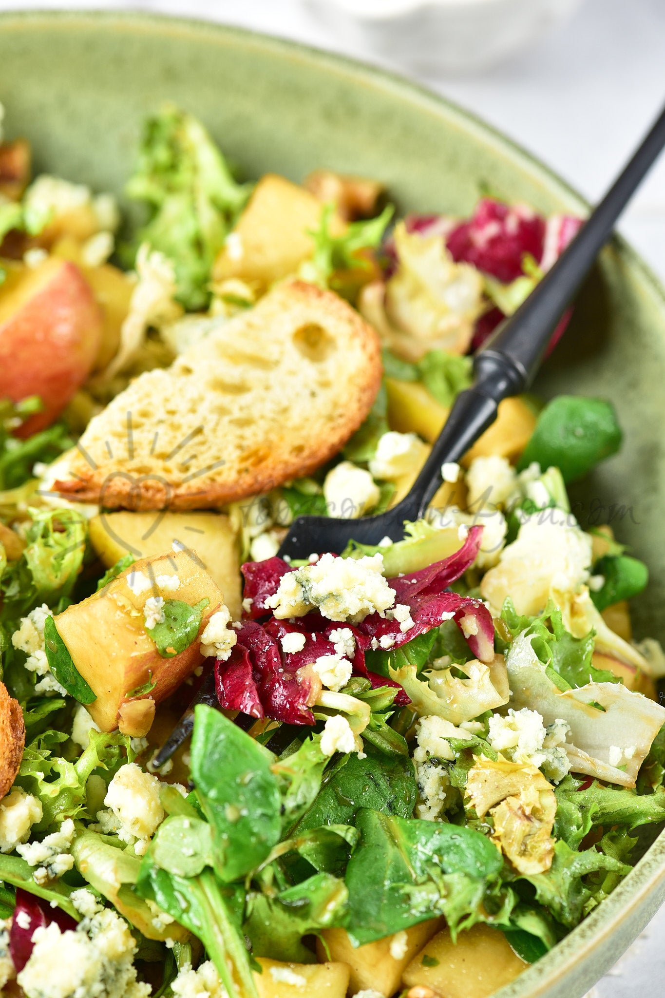 Apple, walnut and blue cheese salad - Set 1 of 5