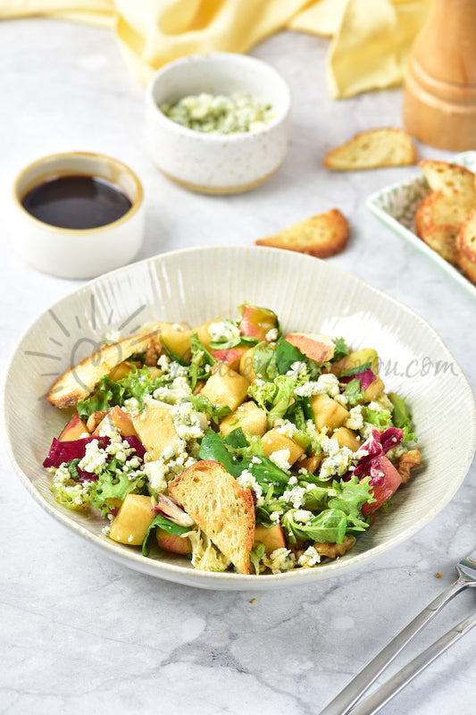 Apple, walnut and blue cheese salad - Set 2 of 5