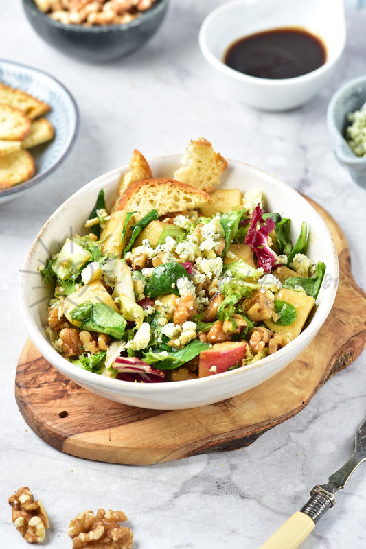 Apple, walnut and blue cheese salad - Set 4 of 5