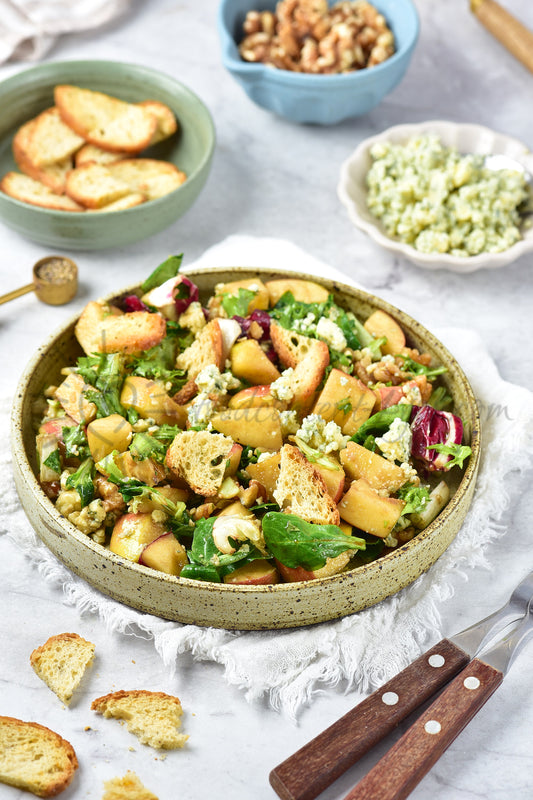 Apple, walnut and blue cheese salad - Set 5 of 5