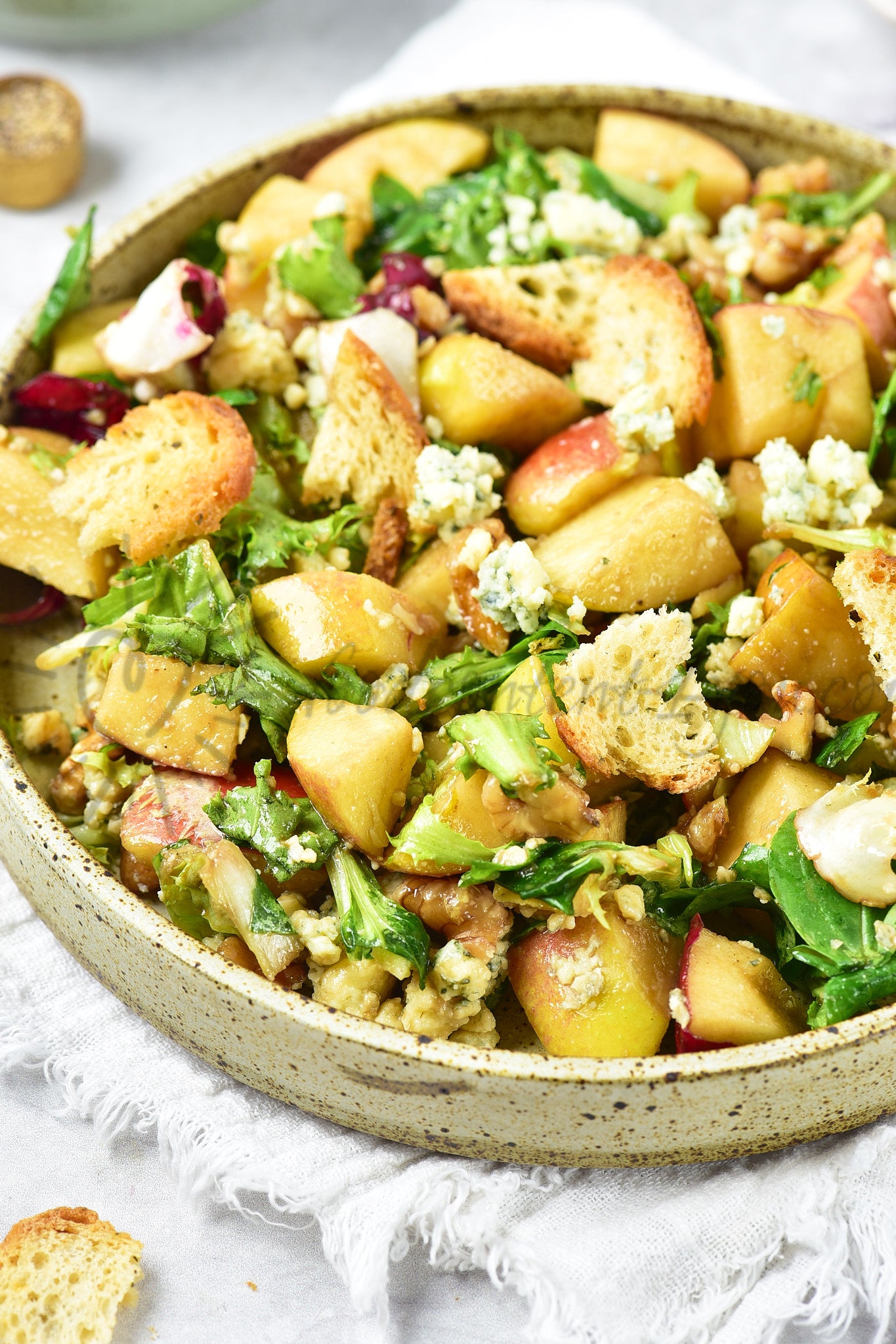 Apple, walnut and blue cheese salad - Set 5 of 5