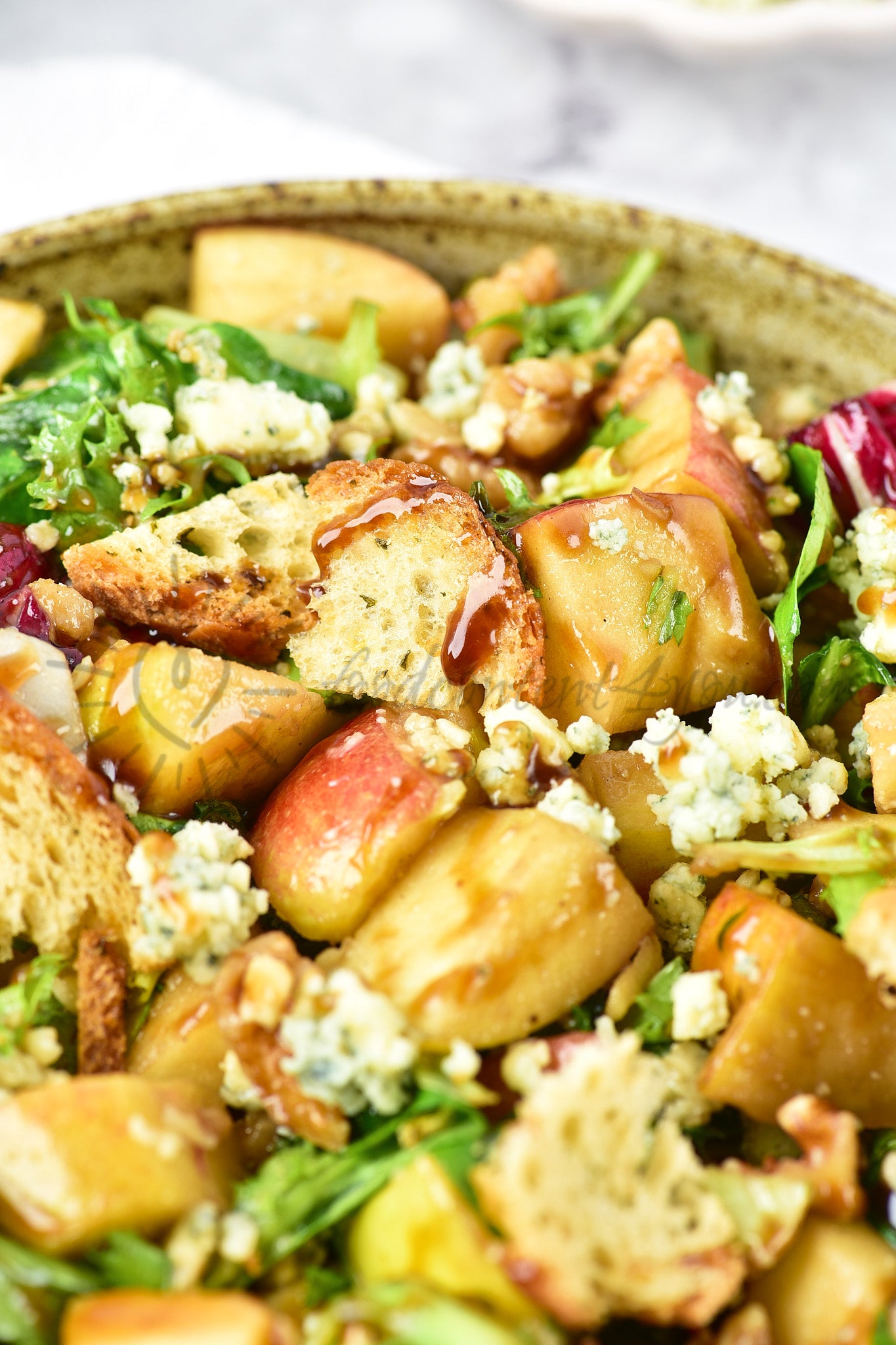 Apple, walnut and blue cheese salad - Set 5 of 5