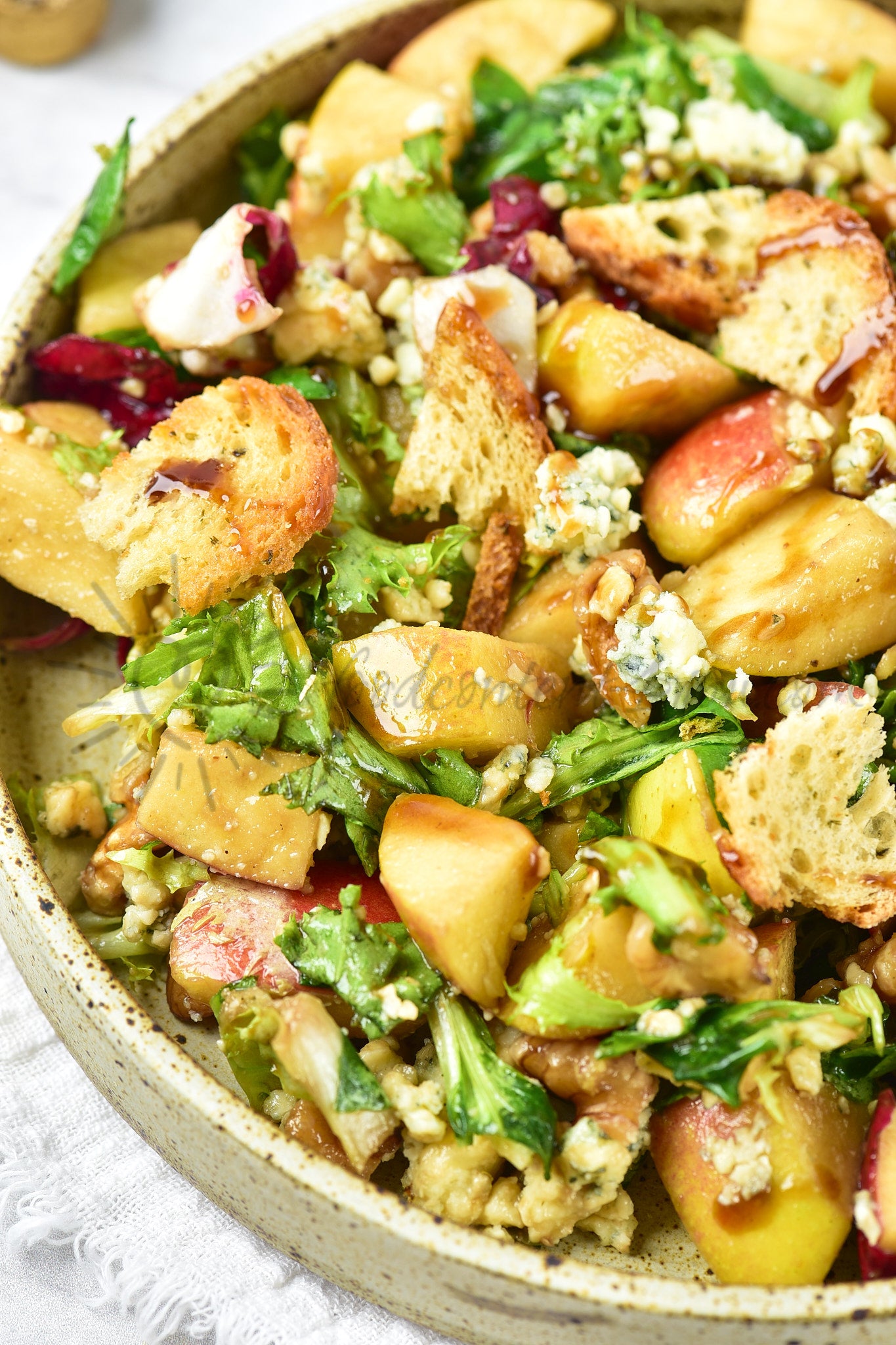 Apple, walnut and blue cheese salad - Set 5 of 5