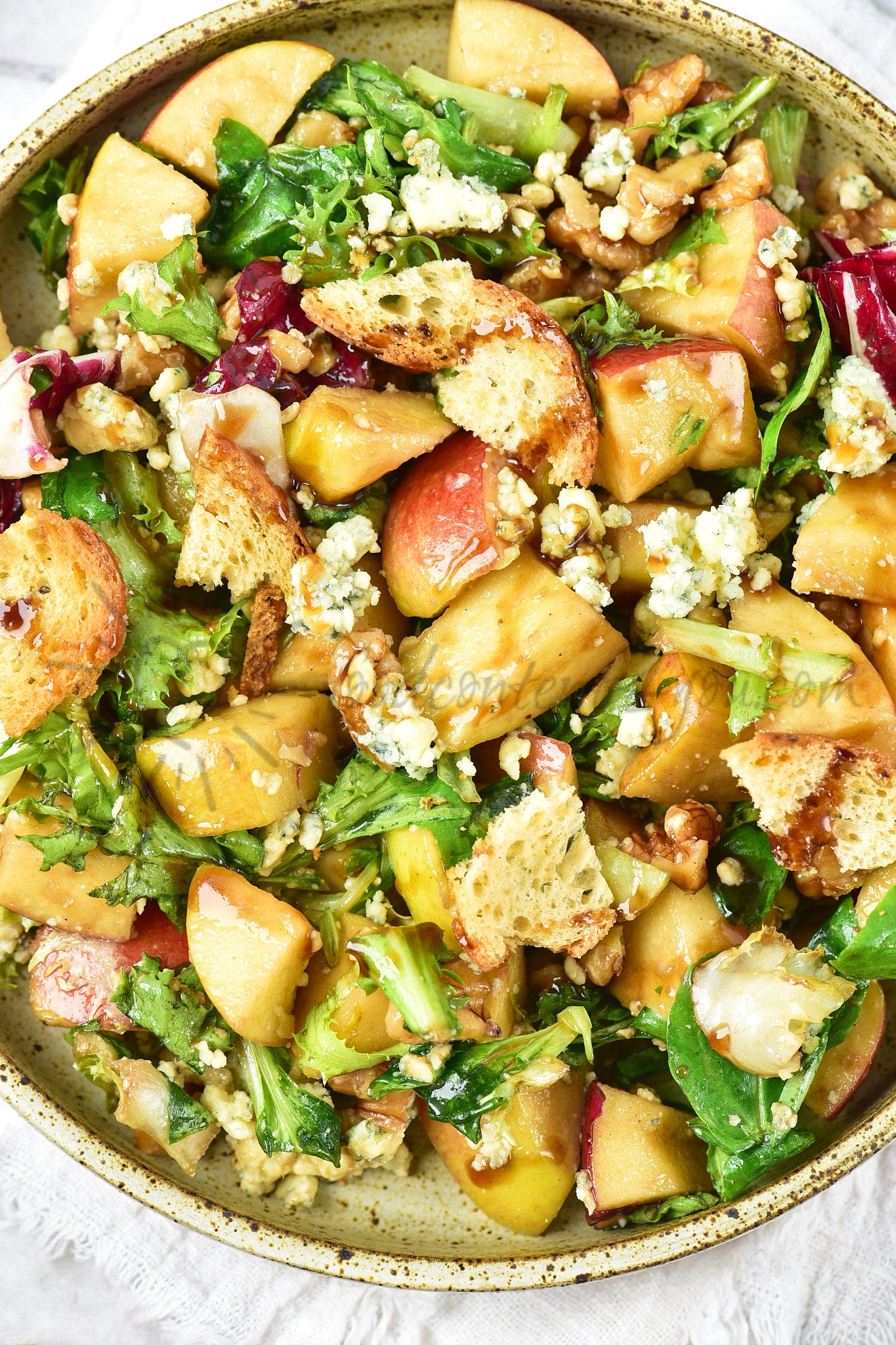 Apple, walnut and blue cheese salad - Set 5 of 5