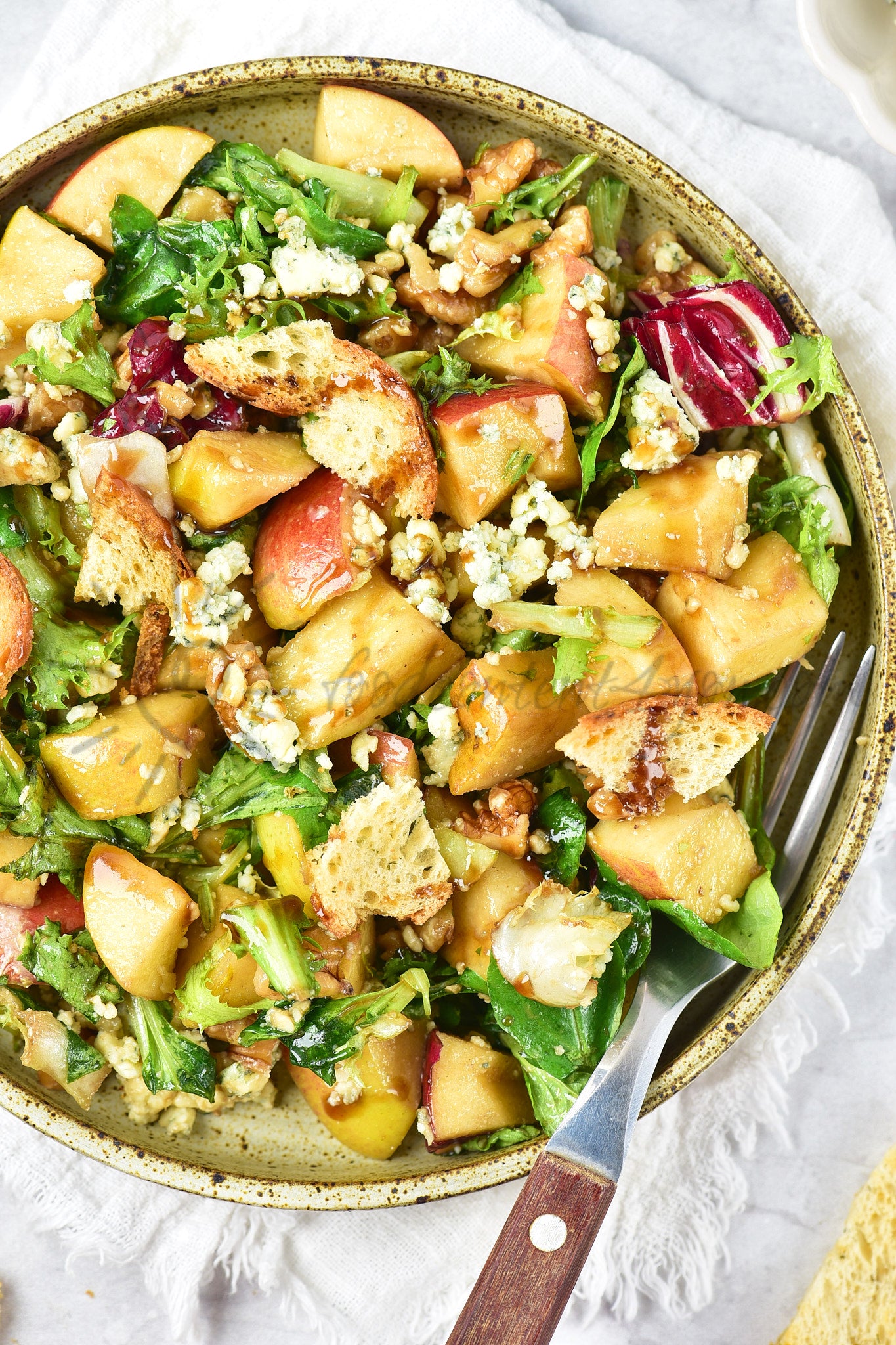 Apple, walnut and blue cheese salad - Set 5 of 5