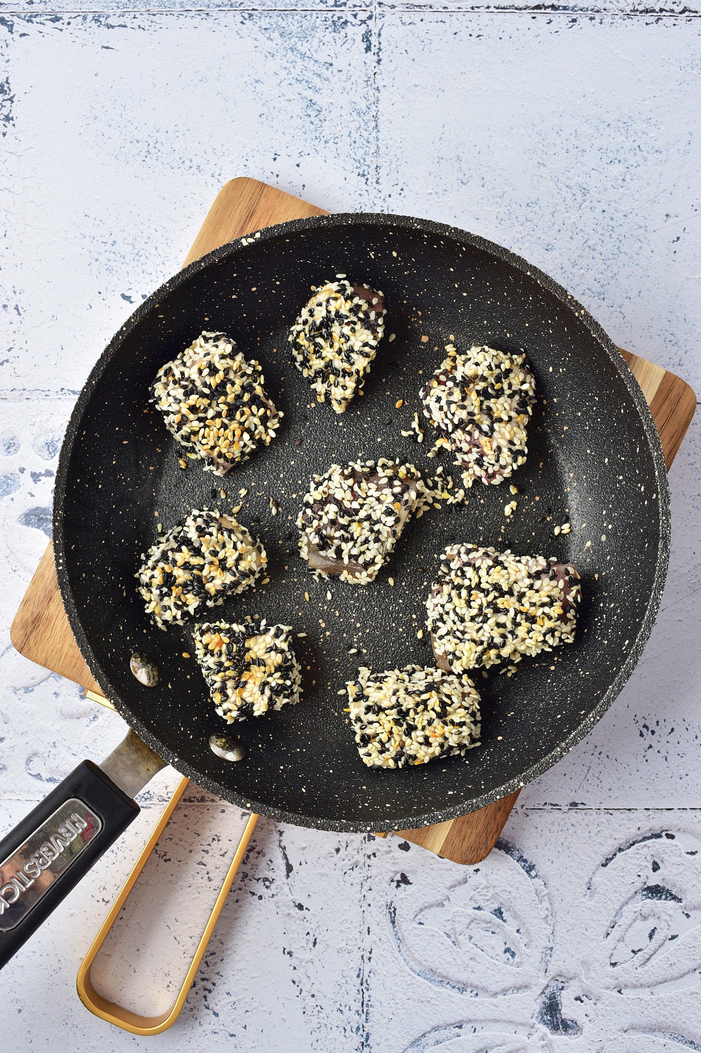 Sesame Crusted Seared Tuna Salad